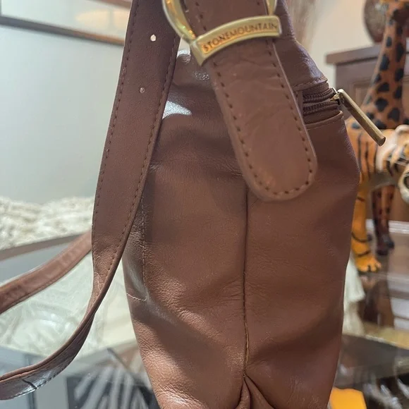 Stone Mountain Chestnuts Brown leather Crossbody Bag with Metallic Hardware - Picture 3 of 8